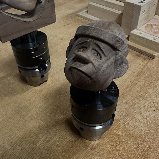 聯乘｜花井祐介x MEDICOM TOY x Karimoku 木偶